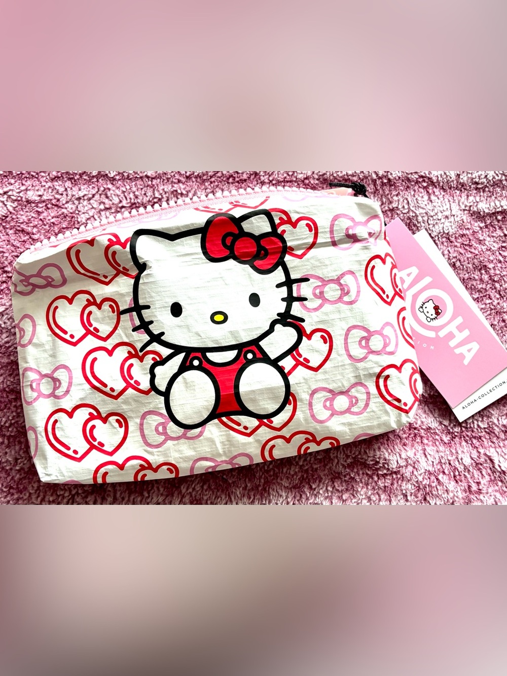 🌸ALOHA Collection x Hello Kitty hearts mini pouch